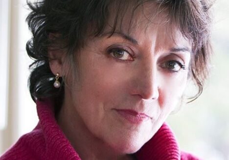 Francine Pelletier possède une feuille de route remarquable comme journaliste, chroniqueure et réalisatrice, autant en français qu’en anglais. Co-fondatrice du magazine La Vie en rose, bien connue pour son féminisme engagé, elle a écrit pour La Presse, The Gazette, L’actualité, Châtelaine, Macleans, et réalisé plusieurs documentaires. Native d’Ottawa, elle connaît bien le Canada anglais pour avoir vécu plusieurs années à Toronto, où elle a notamment travaillé comme journaliste au National de CBC ainsi que comme journaliste et co-animatrice à la prestigieuse émission d’enquête, The Fifth Estate.